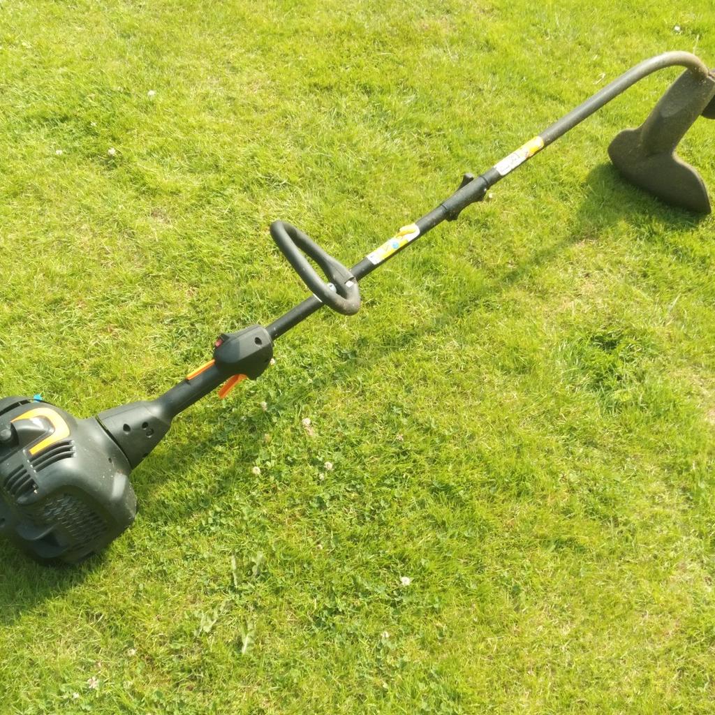 Mc Culloch T26 CS petrol strimmer in Reigate and Banstead für 15,00
