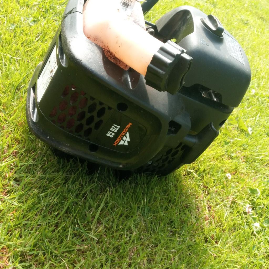Mc Culloch T26 CS petrol strimmer in Reigate and Banstead für 15,00