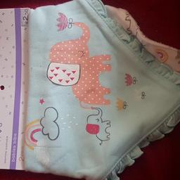 2x Baby girl brand new 6-9 month baby grows from next.
2x brand new bibs