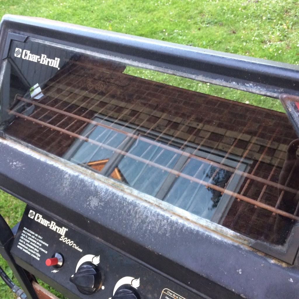 Char broil 5000 bbq with empty gas bottle in TW20 Runnymede for