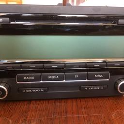 Vw golf radio stereo from 2011 golf
In mint condition like new
Will fit in many other vw cars and also in the older model cars but check first
Comes with code
£30 no offers so don’t waste your time
!!!!
