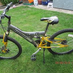unwanted boy child's bike, for age 8+ onwards. black and yellow, seat adjusts,
10 gears.
to collect only no delivery. from Essex only. cash reasonable offer no timewasters