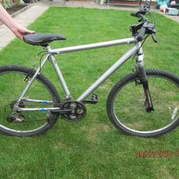 Unwanted in good condition, but requires attention for adult bike. unisex silver colour. with 21 gears. pick up only no delivery, Essex area.
STRICTLY NO TIMEWASTERS!!!!!!!!!!!!!!