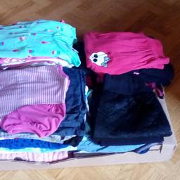 Mädchen Bekleidungspacket kurz und lang alles in guten Zustand! 51 Teile. Bei Interesse macht ein Angebot!