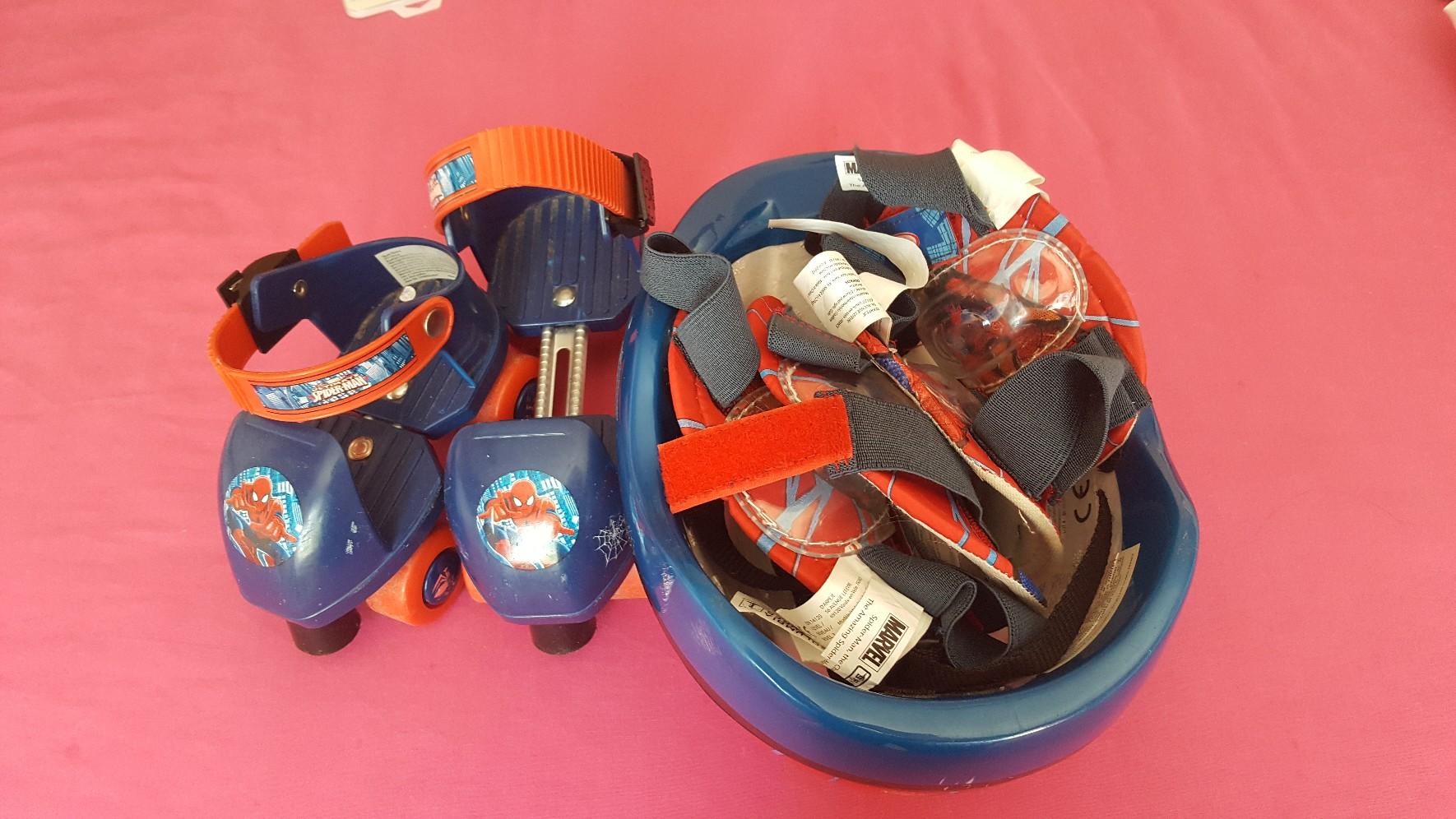 Spiderman skates with helmet and pads in B64 Sandwell für 8,00 £ zum