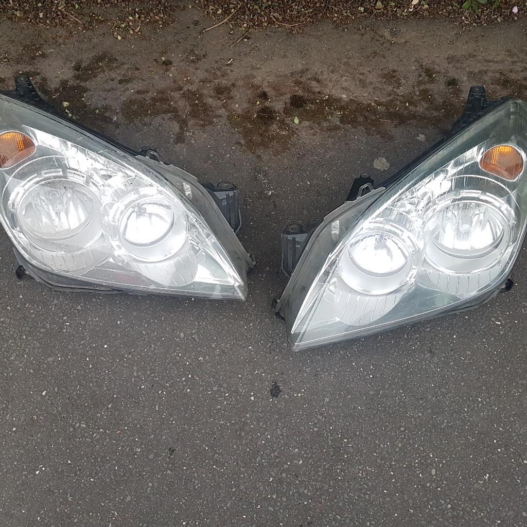 Vaux Astra H headlights left and right side in SL1 Britwell for £30.00