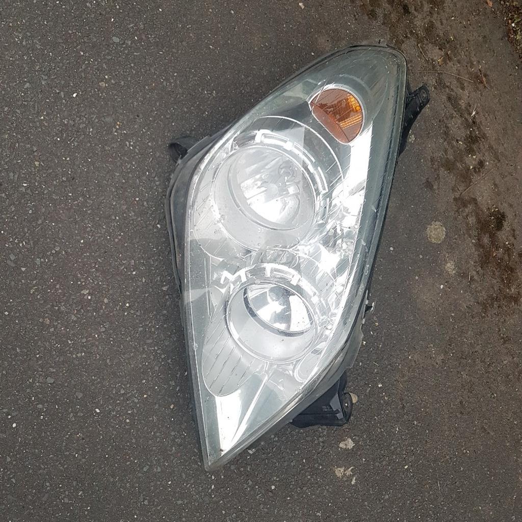Vaux Astra H headlights left and right side in SL1 Britwell for £30.00