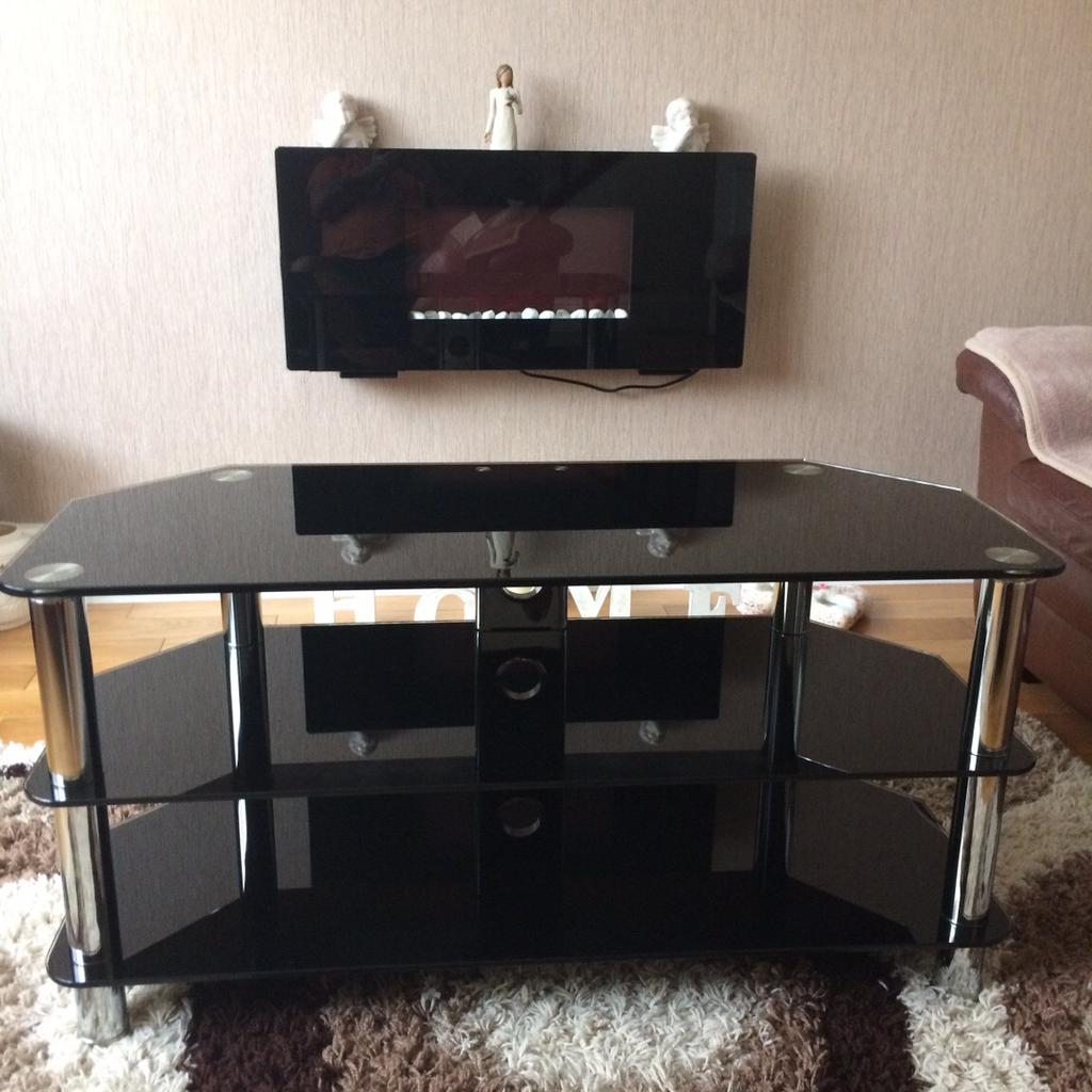 Black and chrome tv stand in WS3 Walsall für 10,00 £ zum Verkauf