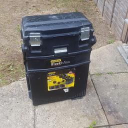 Extra large fat max toolbox on wheels. In excellent condition.