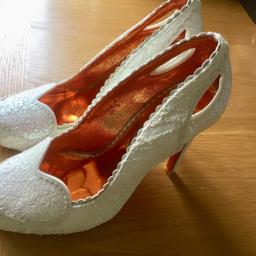 Brand new without box, LOREN LOVE Wedding shoes, Poetic Licence by Irregular Choice. Size UK 6 Euro 39. Absolutely stunning irredescent glitter, that really sparkles under the light. Cost £85. Will post for extra £4. Payment by PayPal only, friends & family so no fees. Or collect Fowey, Cornwall.