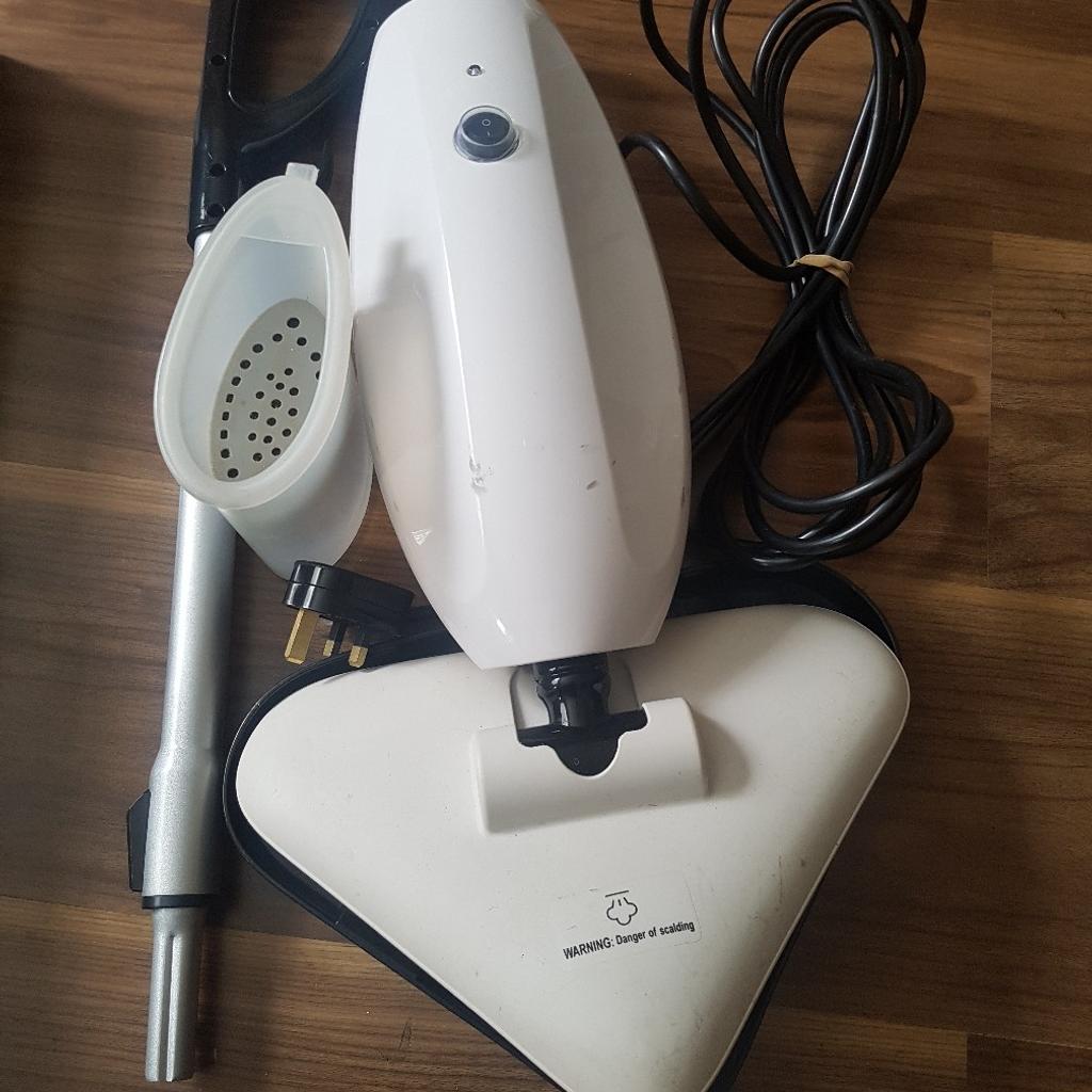 Sainsburys Steam Mop SM516 & 9 Cleaning Pads in CR0 Croydon for £15.00