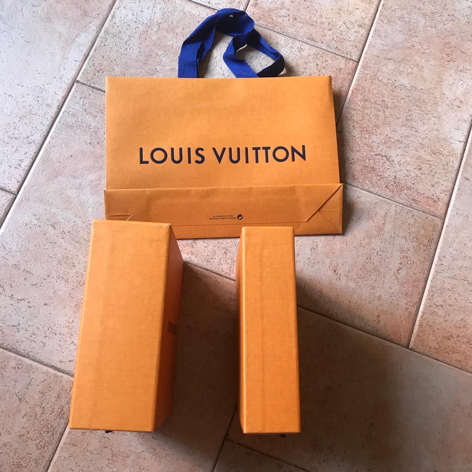 Portagioie Louis Vuitton, 1989. Scatola di cartone con l…