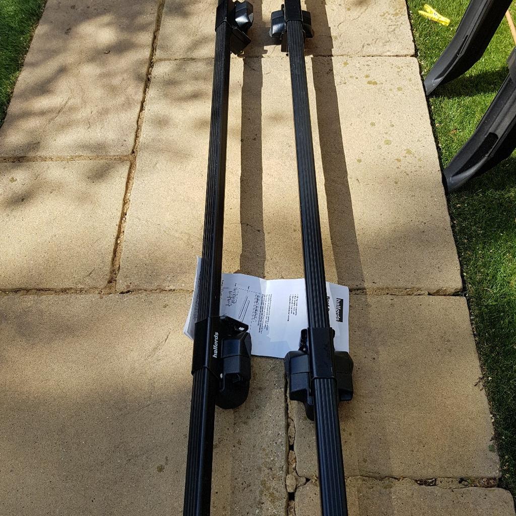 Halfords roof bars in RM16 South Stifford für 25,00 £ zum Verkauf