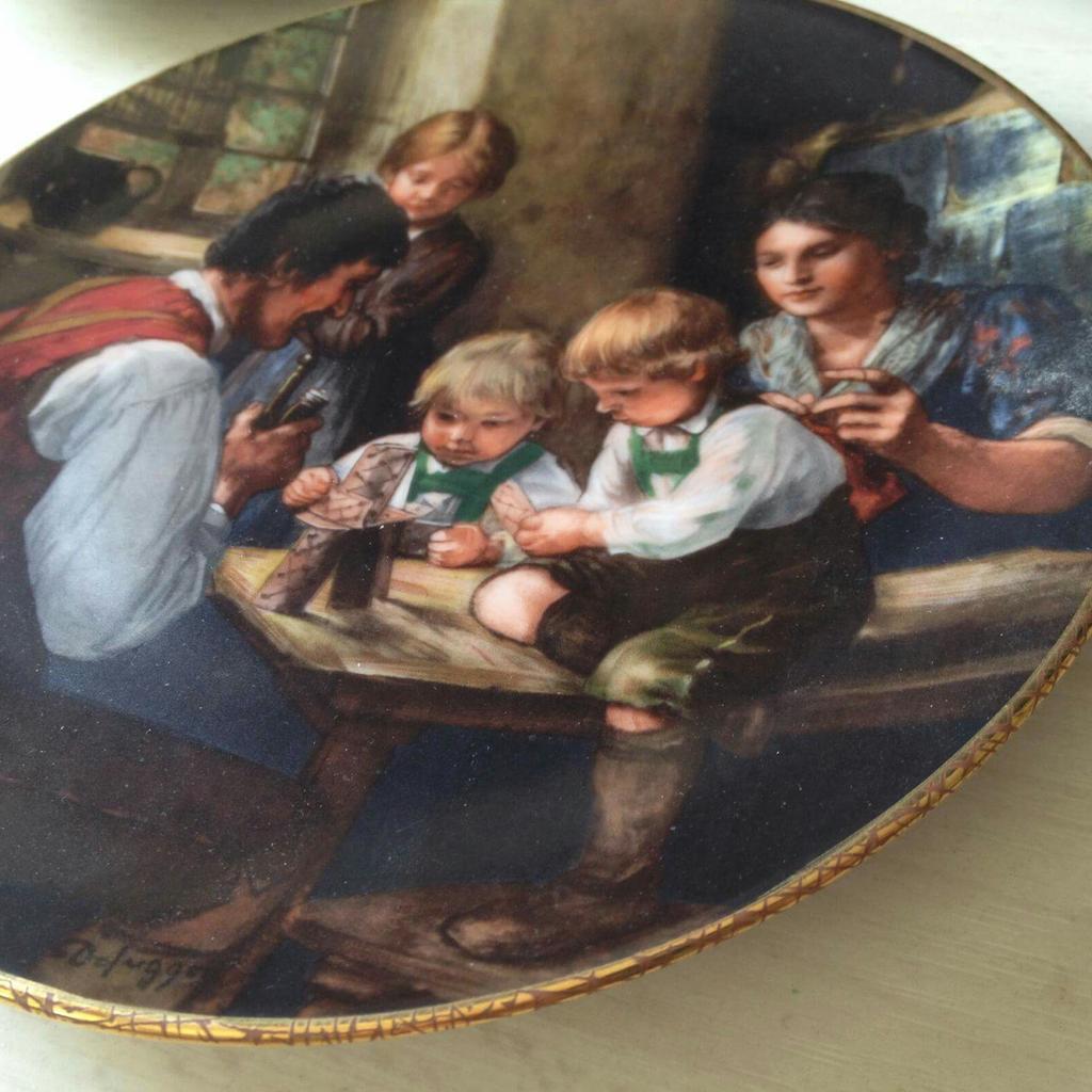 Teller aus der Sammlung "Die schönsten Familienporträts des Franz von Defregger"

Inkl. Echtheitszertifikat und Originalverpackung

Je 18€ (auch einzeln zu verkaufen)