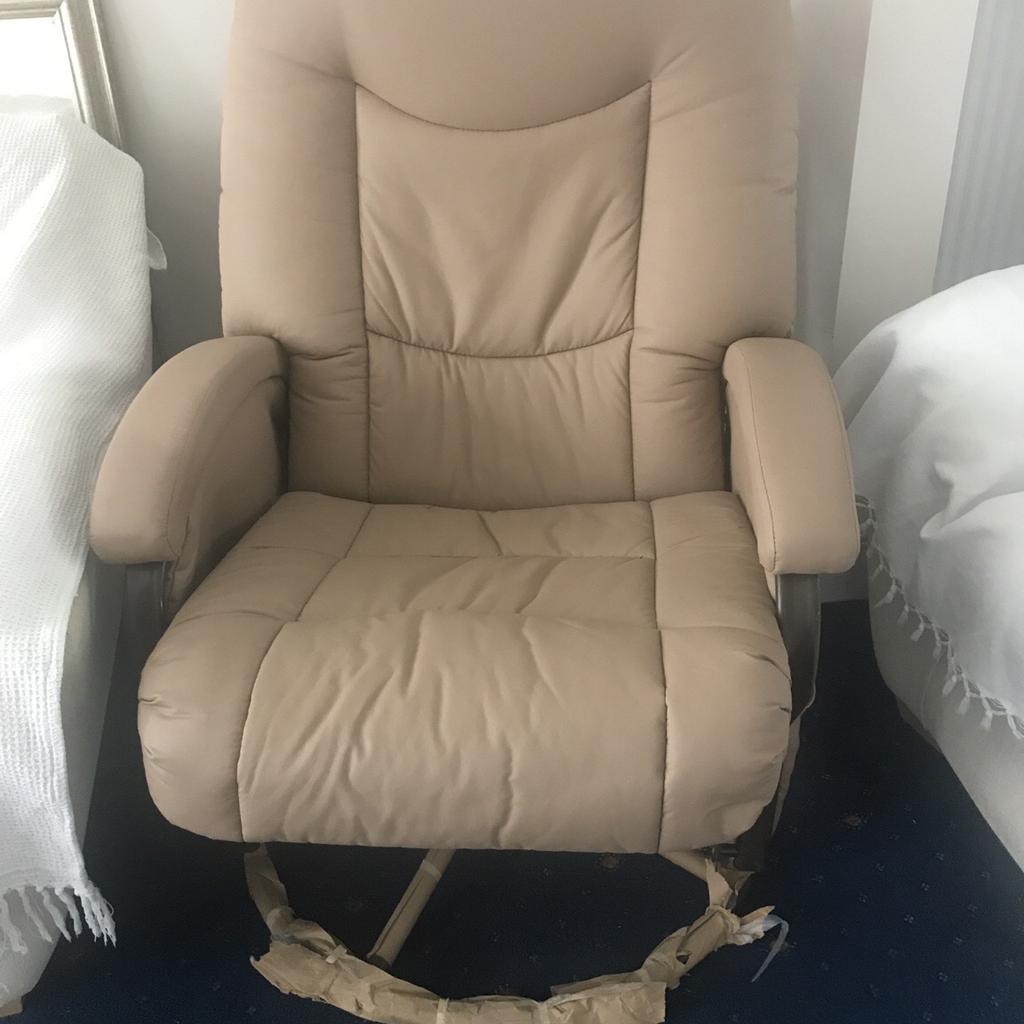 Swivel Reclining Chair in SE13 London Borough of Lewisham für £ 100,00