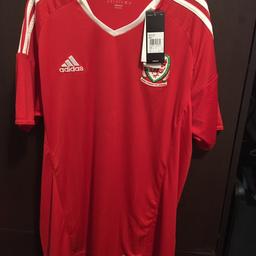 Wales football top climacool
Size - large
New with tags
Unwanted present too big
Smoke free home
£55 new
Looking for £20
