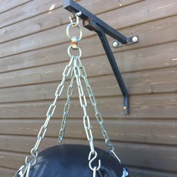 4ft heavy duty punch bag that’s hardly been used, like new, comes with a free hanging bracket if needed