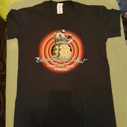 Schwarzes T-Shirt Größe S
100% Baumwolle
Motiv: Dalek (Doctor Who), Determinate all folks