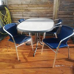 Gartentisch mit 4 Stühlen, Tisch hat Gebrauchsspuren abzuholen in Mondsee