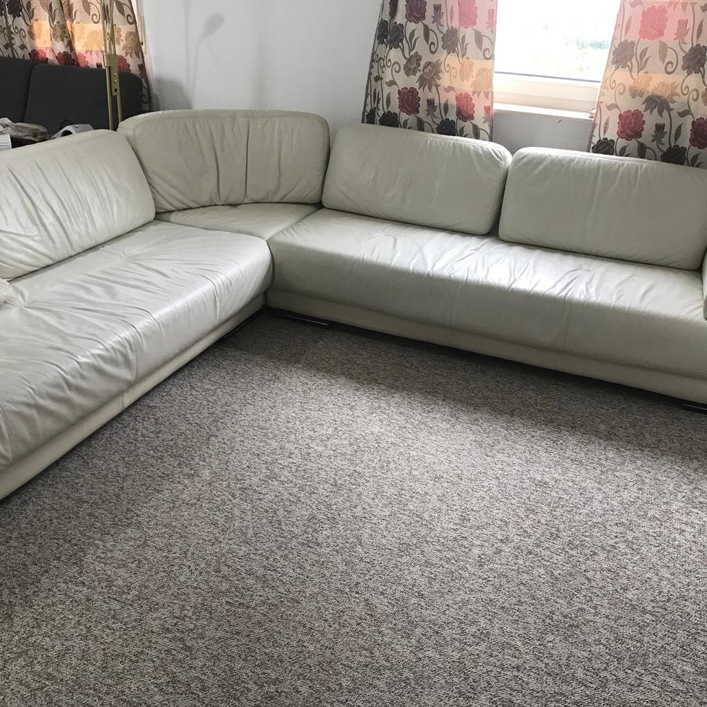 weißes großes Sofa, das billig verkauft in 91074 Herzogenaurach für 210,00 € zum Verkauf Shpock DE