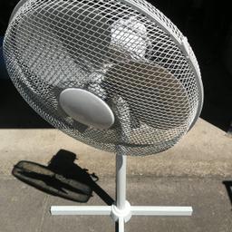 A 16 inch fan on a pedestal in working order, and best suited to close distance from user as it isn't that powerful. The fan gives a good breeze on its highest setting at approx 2 mtr distance.
Height goes from 1 mtr to 1.2 mtr
 Buyer to collect.
