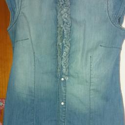 Camicia PINKO di jeans elasticizzata con bottoni in perla con scritta pinko taglia s/m ottime condizini