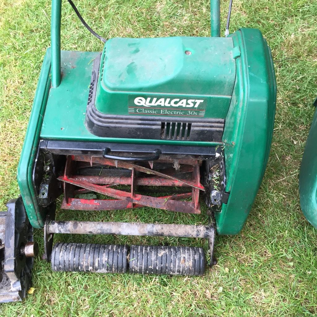 Qualcast classic electric store 30 scarifier