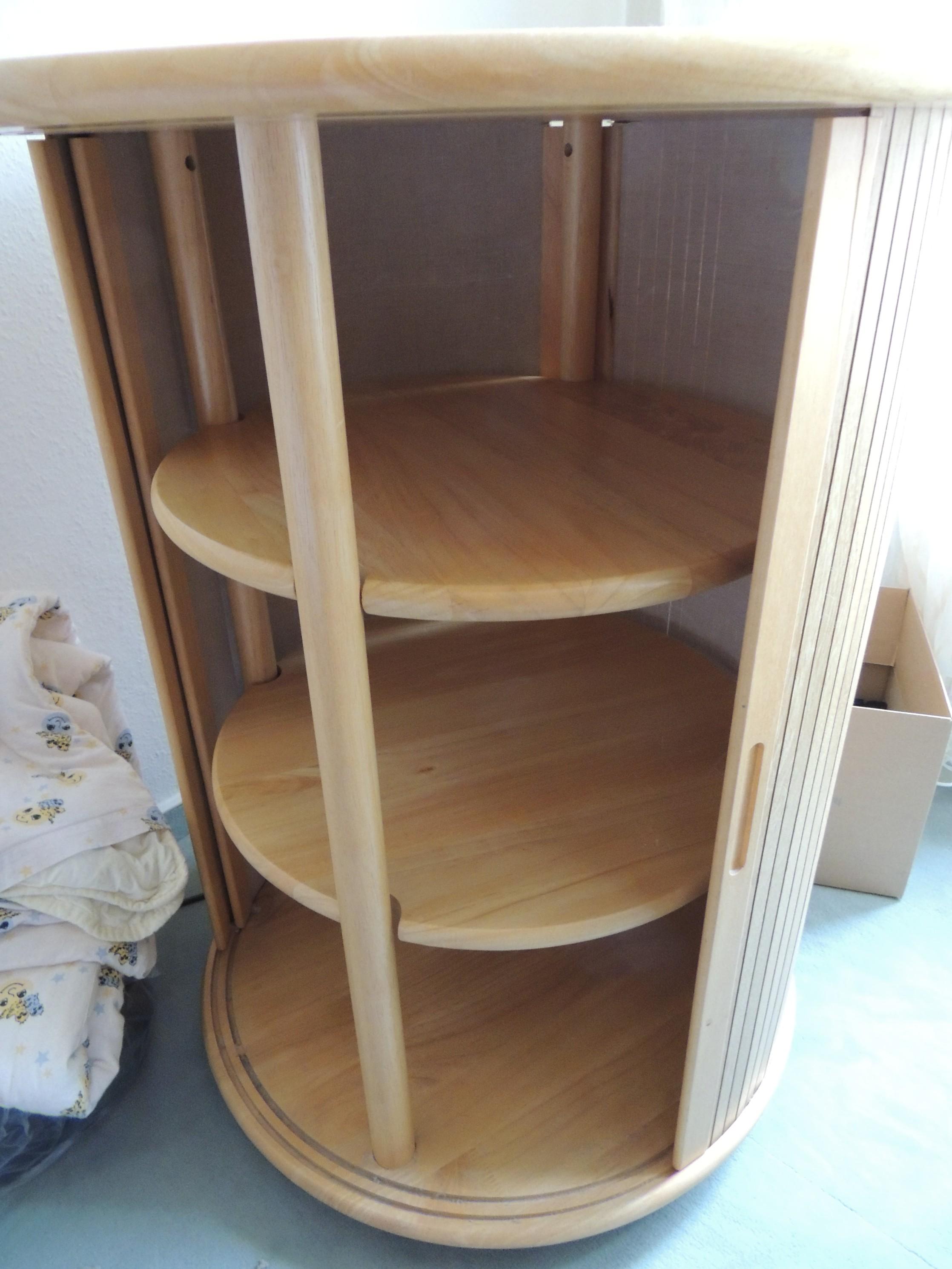 Runder Schrank mit 2 Lamellentüren mit Schie in 04107 Leipzig für 50,00 ...