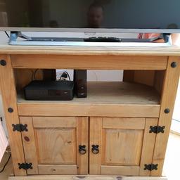Set of tv cabinet, coffee table abd stand £40
