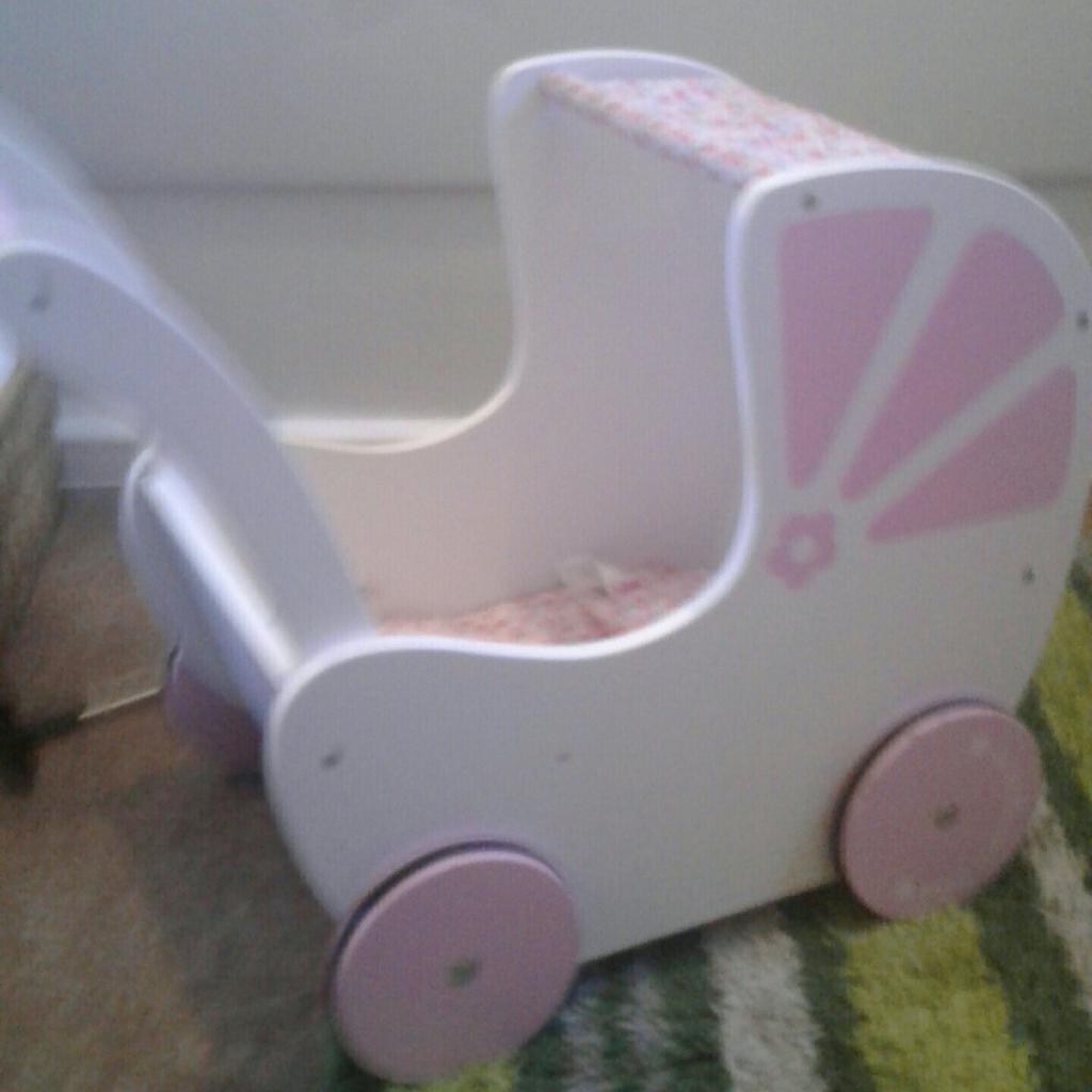 Jojo store wooden pram