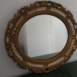 Vintage Spiegel
68 ×59 cm 
Der Rahmen ist ca 10 cm breit 
Spiegel 48×39 cm