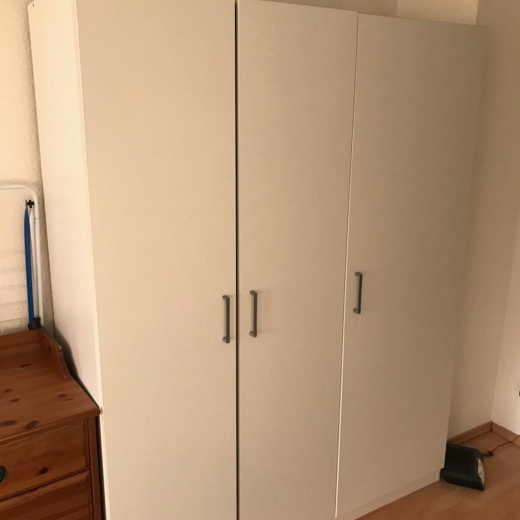 Kleiderschrank 3-türig IKEA DOMBAS in 76133 Karlsruhe für 35,00 € zum Verkauf
