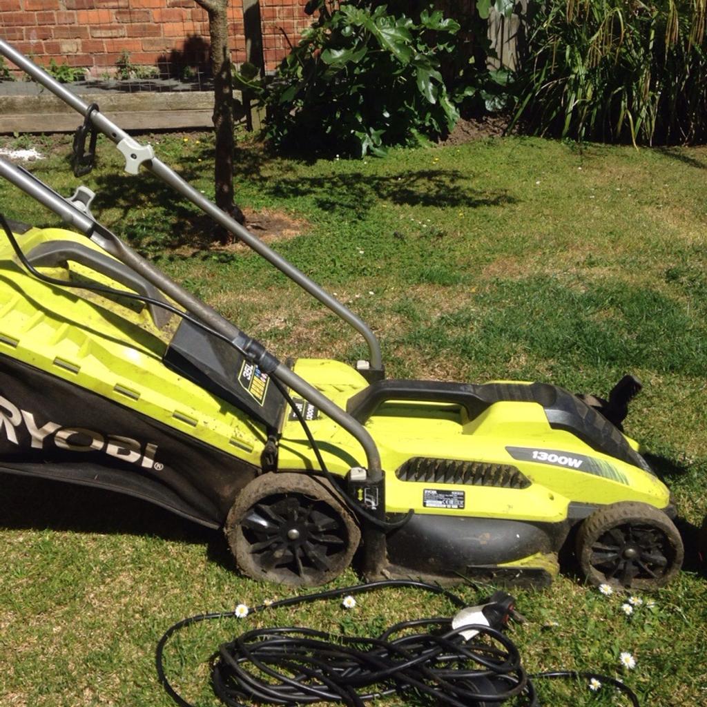 Ryobi mower and strimmer in TS24 Hartlepool für 15,00 £ zum Verkauf