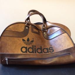This is a genuine 70’s Peter Black gym bag (see tag). Couple of marks, see photos.
This bag is in very good condition considering age and would be nice to see it go to a nice home.
Advertised somewhere else so will remove if sold.