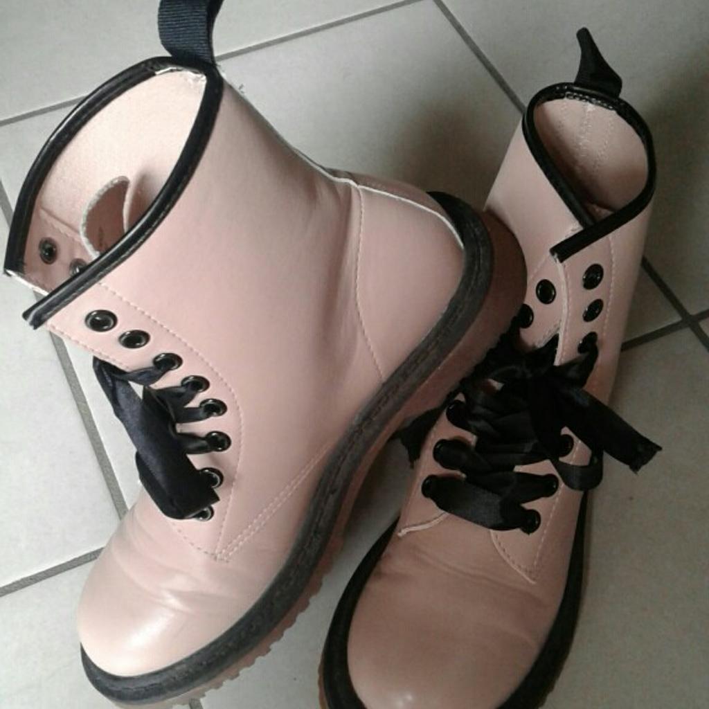 Anfibi simili dr on sale martens