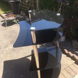 Black glass computer table excellent condition 
Can deliver local