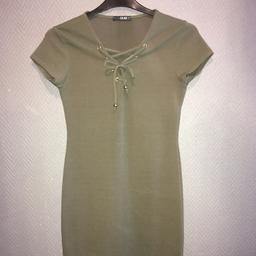 Beautiful thick khaki/olive dress. This is ideal for the summer and even winter as long as you gear it up with the correct things. Super stylish and one of this upcoming years summer favourite colours!
NEVER WORN.

ignore:
(khaki, army green, olive green)
(bodycon, eyelet, loophole, lace up, detailed, midi, short sleeve)