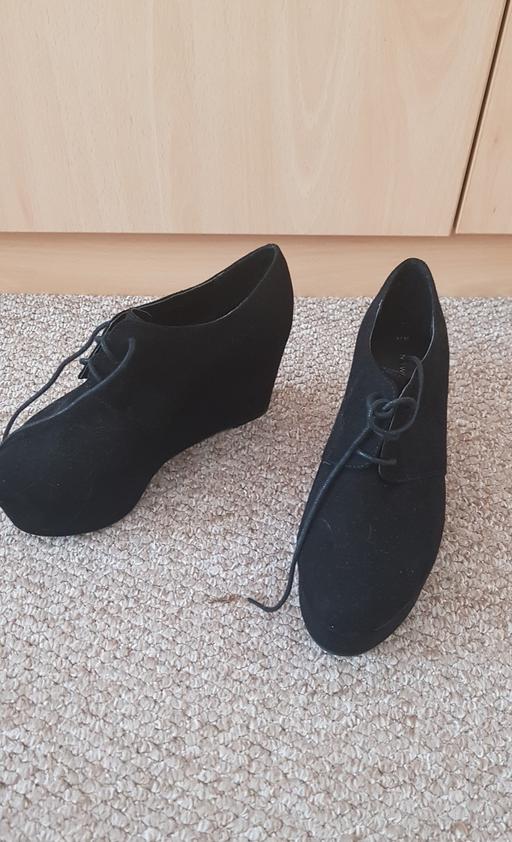 Buy & Sell South Yorkshire Rotherham - Photos for Black wedge size 4