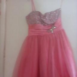 Pink prom dress
Only been use once and its good to wear I want to get rid of it today as possible
