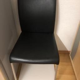 Top preis 6 Stühle bei einem Stuhl ist ein kleiner Riss sonst tip top alles für alle 6 Stühle zusammen €20