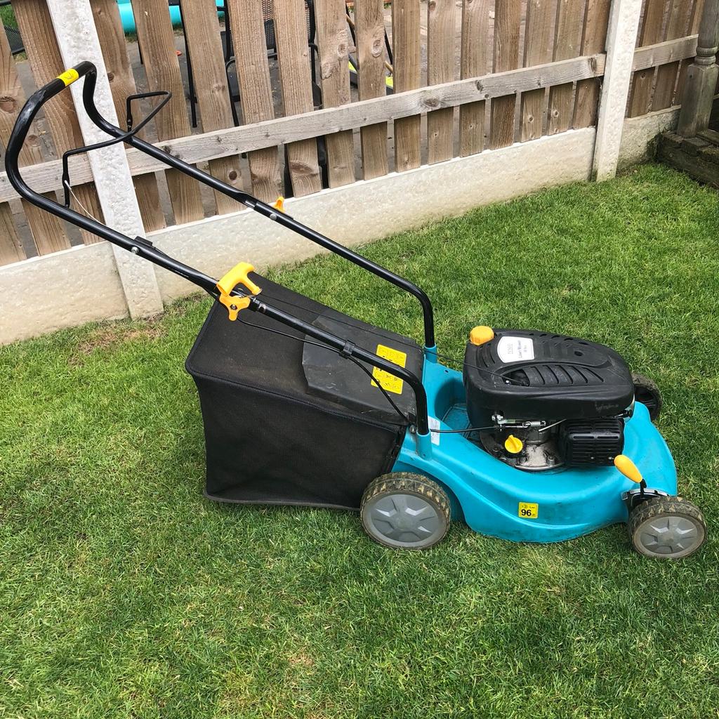 Tesco 98.5cc Hand Push Lawn Mower 40cm Cut in Pollington for