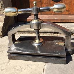 Polished cast iron/ brass 
Press 
Excellent condition