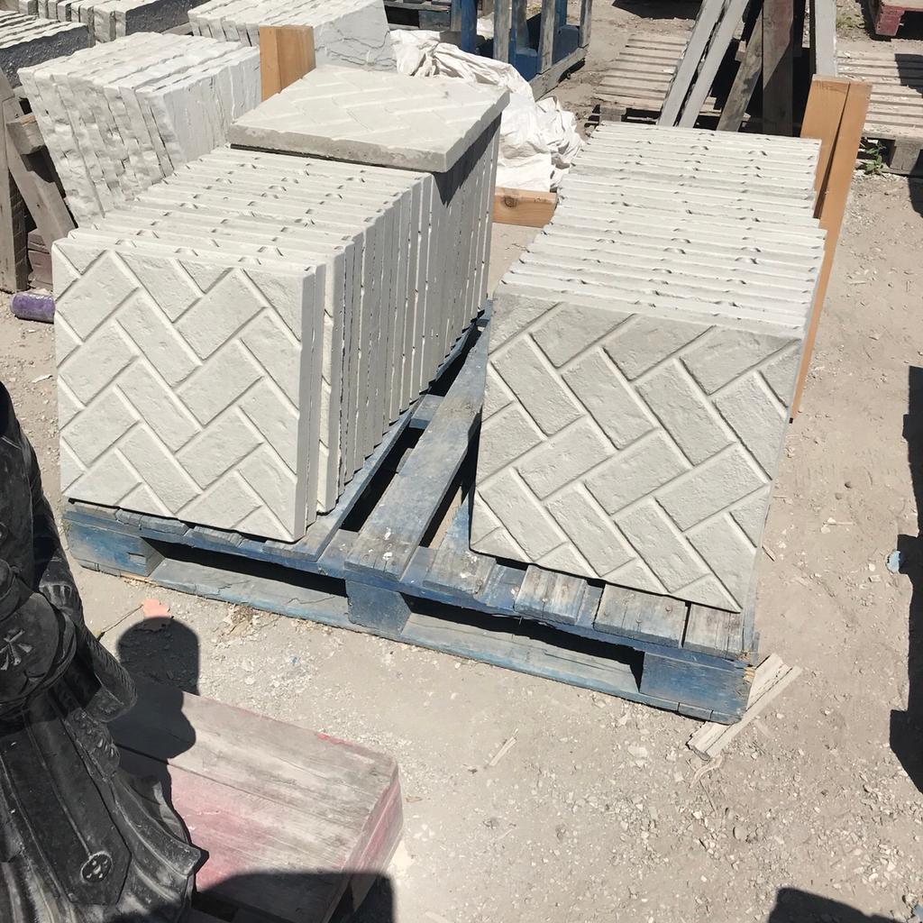 Herringbone style concrete Paving slabs in S4 Sheffield für 2,50 £ zum