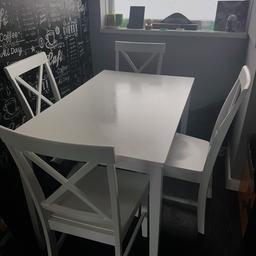 Never used 
Excellent condition 
Comes with 4 chairs