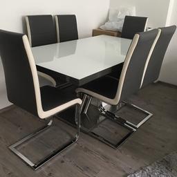 Esstisch mit 6 Stühle 
Keine Gebrauchsspuren