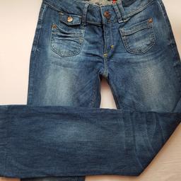 Verkaufe blaue Jeanshose von Only. Kein original Saum am Fuß. (Selbstgenähnt, kann gelöst werden und gekürzt.)
Größe W:27 L:34


Preis+Versand