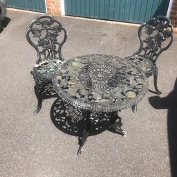 Vintage cast aluminium table and chairs,needs refurbishing/painting..
2 chairs
1 table
Rose effect
Can deliver within 3 miles of Wolverhampton centre..
Collection fine
Offers.