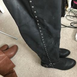 Black boots goo conditioner only put on once as to small for me size 6