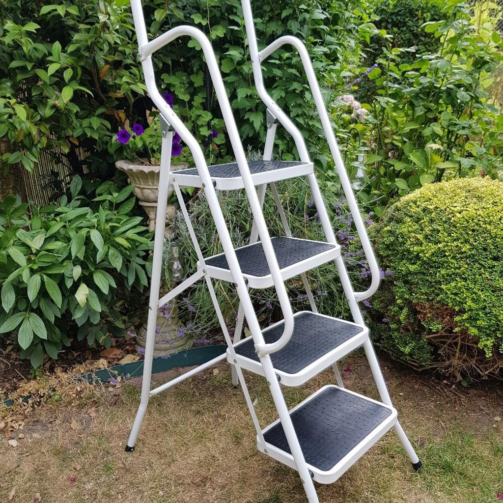 coopers-4-step-safety-ladder-in-london-borough-of-richmond-upon-thames