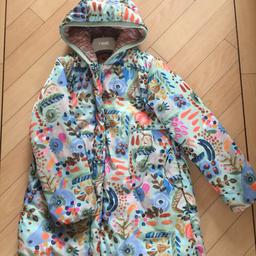 Stunning print girls designer Oilily coat, age 8 years. Paid over £138 for this new! 
Loop to hang coat has come loose

No offers please low price 
Happy to post for P&P costs